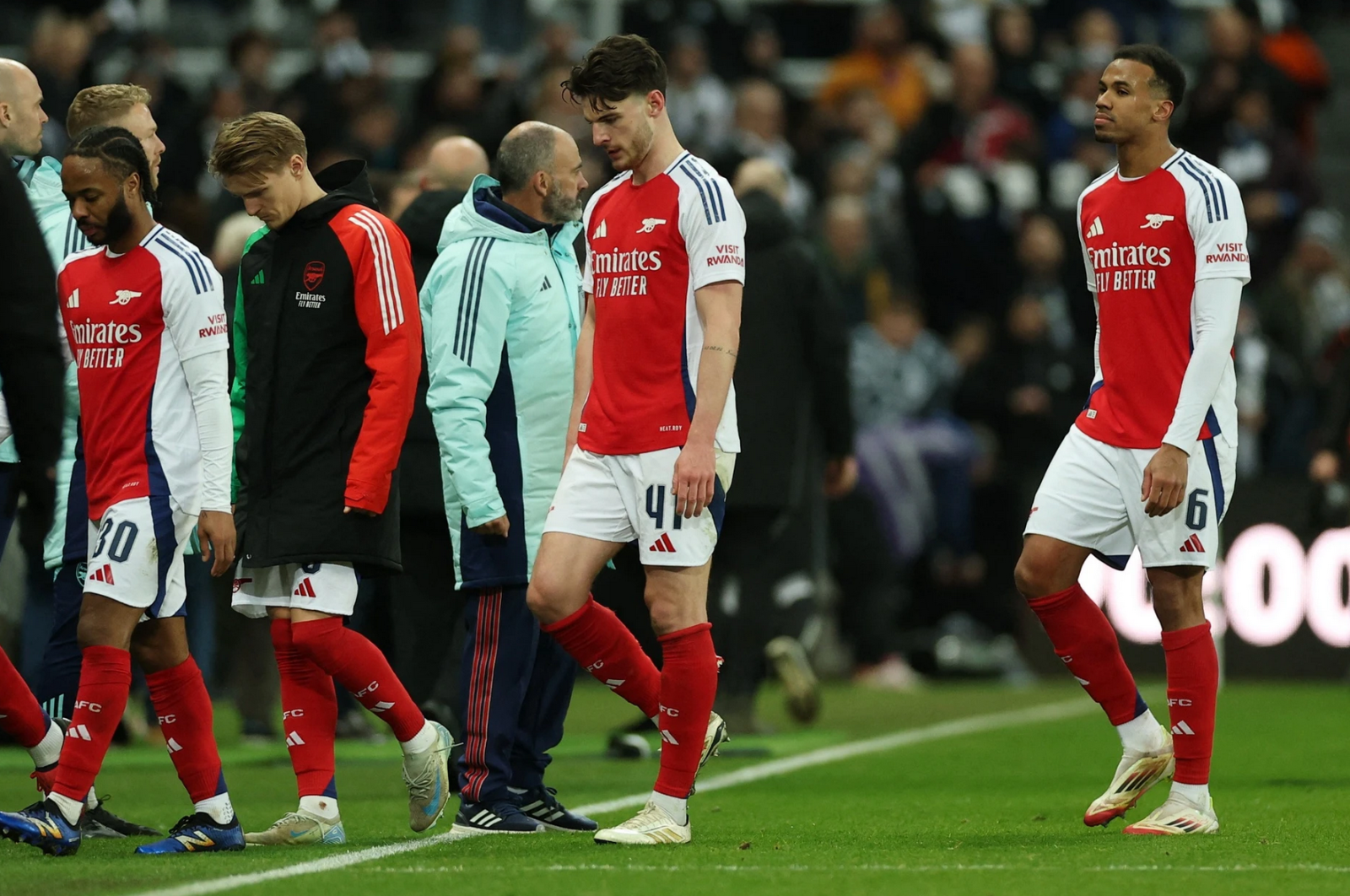 Arsenal tiếp tục gặp khó khăn về việc thiếu hụt nhân sự