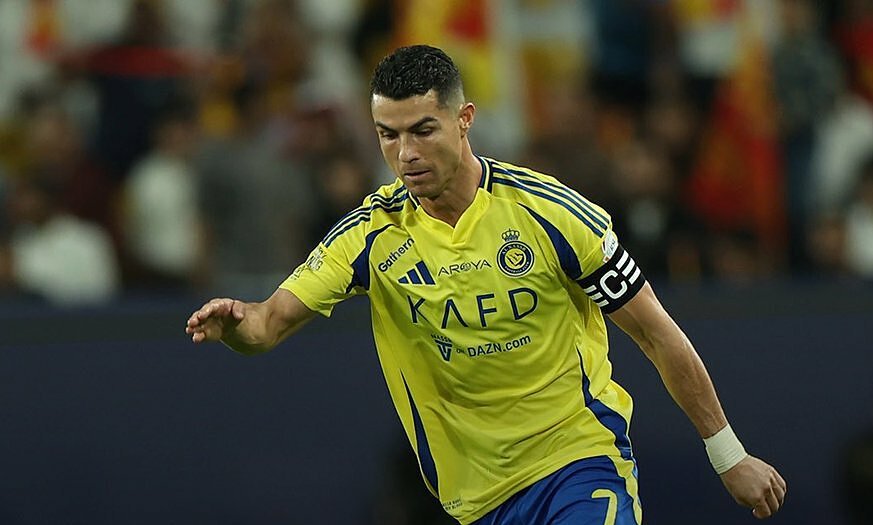 Ronaldo lập cột mốc 921 bàn thắng trong sự nghiệp bóng đá